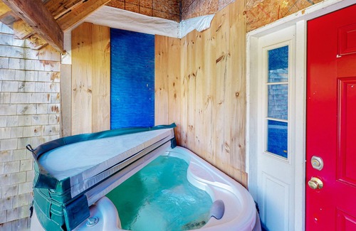 Sweden House | Artist-built home on 22 acres with ponds, woodlands, private hot tub, & firepit