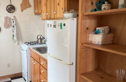 Round Pond Cottage | Artist Cottage with Cliffside Views