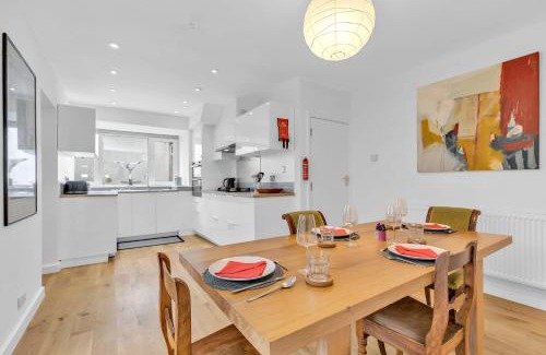 Patcham House | Artist Haven with Parking By My Getaways