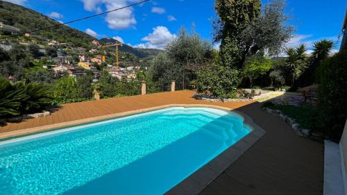Nice House | Artist House With View Over The Hills