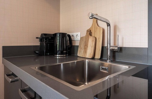 Centrum Apartment | Artist-inspired suite for 2 with king bed, private kitchen, air conditioning, and all modern comforts. Perfect for couples or solo travelers.