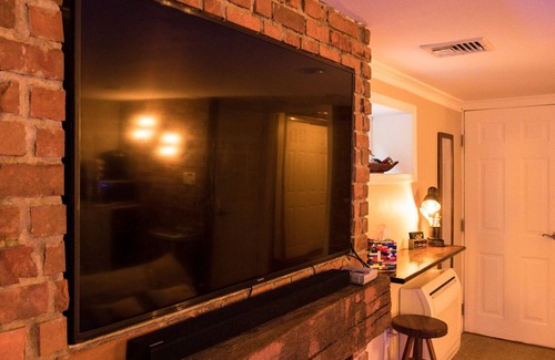 Wormleysburg Apartment | ☆ Artist Refuge w/ Harrisburg View & Parking ☆