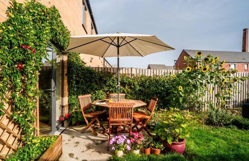 Leicester House | Artist's Garden on Wolsey Island