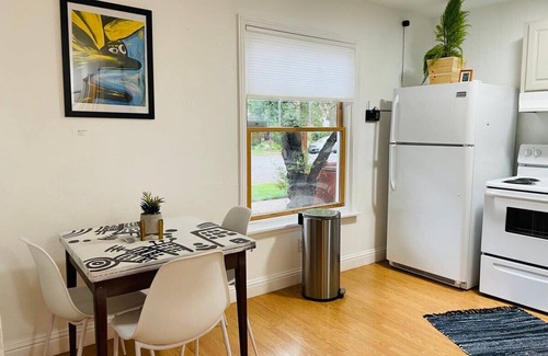 Southeastern Sacramento House | Artist's retreat near the heart of the city