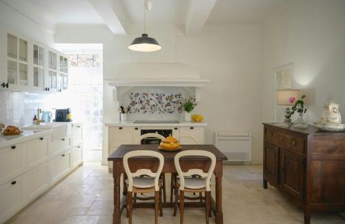 Alleins House | Artist's Villa With Pool Near Aix-En-Provence
