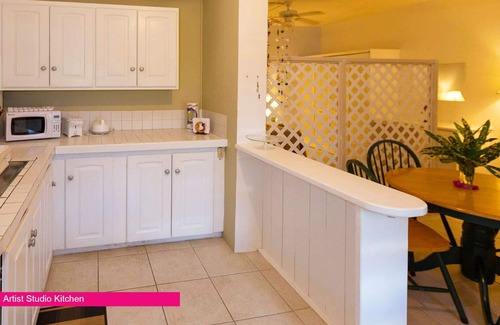 Black Rock Apartment | Artist Studio, cozy studio apartment sleeps up to 3, seaview, full kitchen