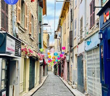 Antibes Old Town Apartment | Artistic Antibes Apartment