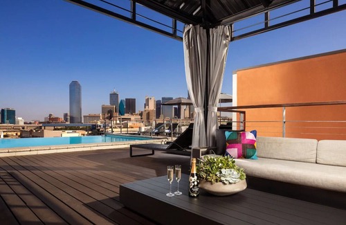 Downtown Dallas Hotel | Artistic Atmosphere, Canvas Suite, Canvas Hotel Dallas, Rooftop Pool