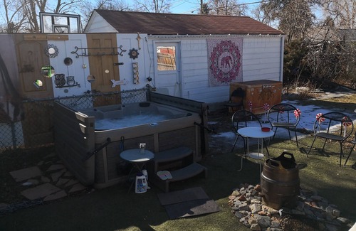 Englewood Apartment | Artistic, clean Lg Basement Studio W/24hr Hottub & Lg private yard. City Oasis.