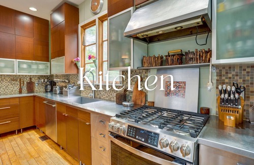 St. Elmo Improvement League House | Artistic Retreat w/Hot Tub & Fire Pit in St. Elmo
