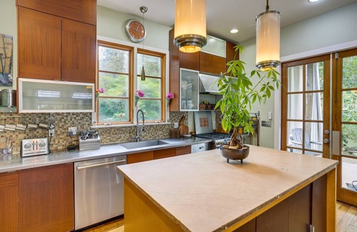St. Elmo Improvement League House | Artistic Retreat w/Hot Tub & Fire Pit in St. Elmo