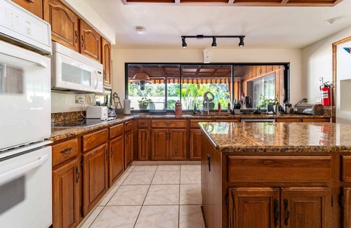 Port Charlotte Villa | ‼️Artistic‼️ Villa w/Pool, Theater & Hot Tub