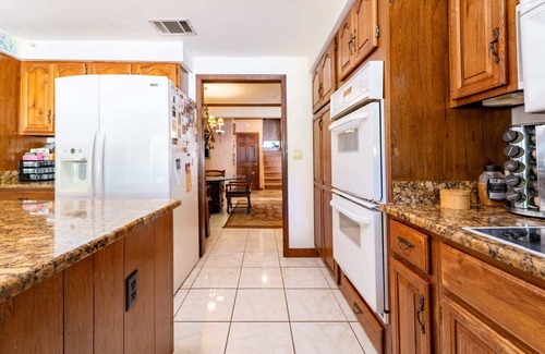 Port Charlotte Villa | ‼️Artistic‼️ Villa w/Pool, Theater & Hot Tub