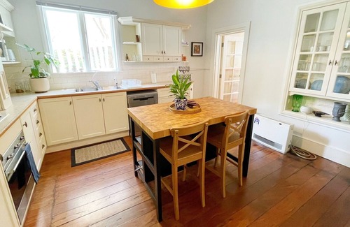 Albany Apartment | Artists apartment in historic central Albany