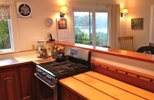 Deer Isle Cottage | Artists Retreat - Overlooking Northwest Harbor