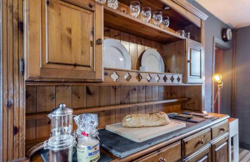 Eglwys-fach House | Artists Sanctuary