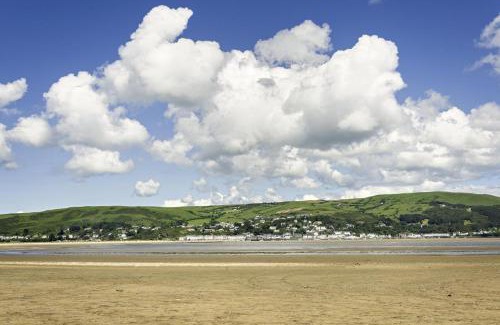 Eglwys-fach House | Artists Sanctuary