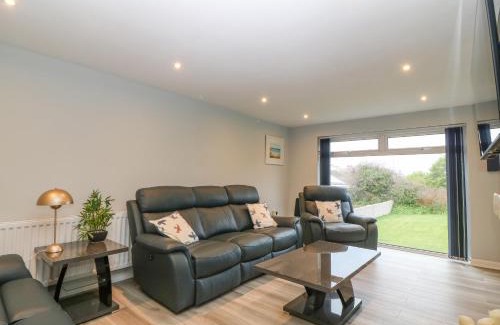 Cemaes Bay House | Artro