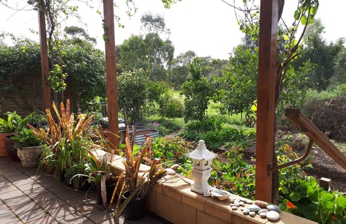 Aldinga House | Arts and Eco Retreat in Eco Village, Old Aldinga, walk to Port Willunga Beach.