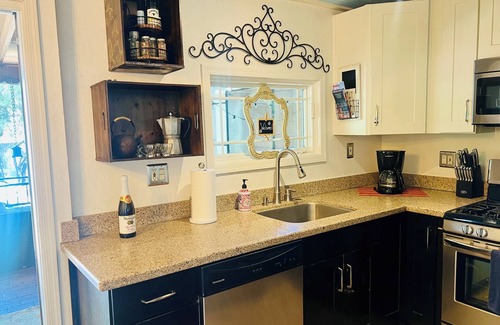 Dunbar Spring House | Artsy Historic Downtown 2BR w large backyard & private Salt Water Spa Pool