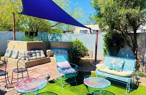 Dunbar Spring House | Artsy Historic Downtown 2BR w large backyard & private Salt Water Spa Pool