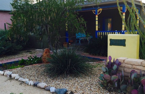 Dunbar Spring House | Artsy Historic Downtown 2BR w large backyard & private Salt Water Spa Pool