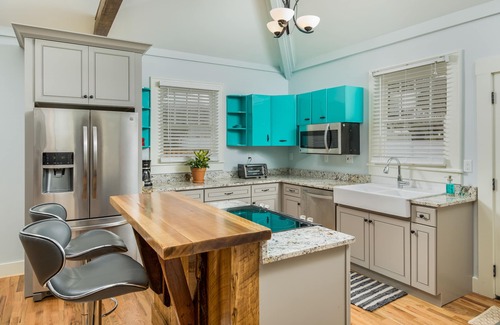St. Elmo Improvement League House | Artsy Home in CHATTANOOGA. ROCK CITY in 3 miles! PLAYGROUND + BIKE PATH