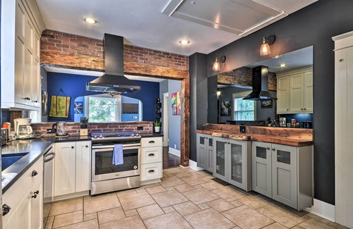 Mississippi District House | Artsy PNW Home w/Hot Tub & Yard, Half Mi to River