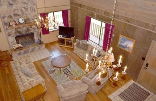 Red River House | Artz Valley Cabin - WiFi - Satellite - Washer - Dryer - Wrap Around Deck - Wood Burning Fireplace - Secluded Setting