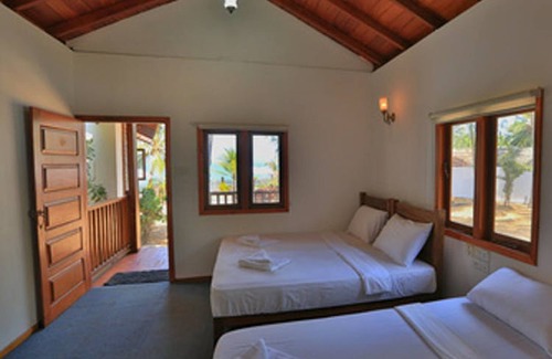 Pottuvil Division 2 Hotel | Arugambay PodBay