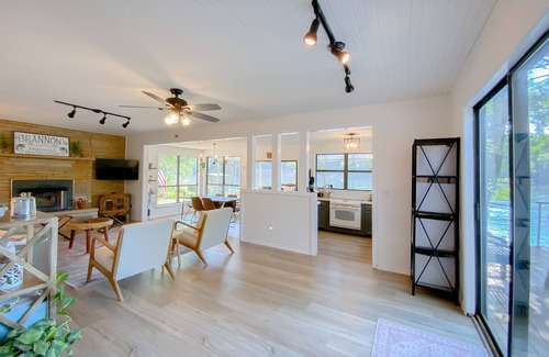Cotter House | As close to the water as you can get! Updated and relaxing!