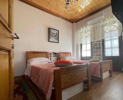 Erseke Hotel | As e vogël, As e madhe