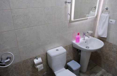 Erseke Hotel | As e vogël, As e madhe