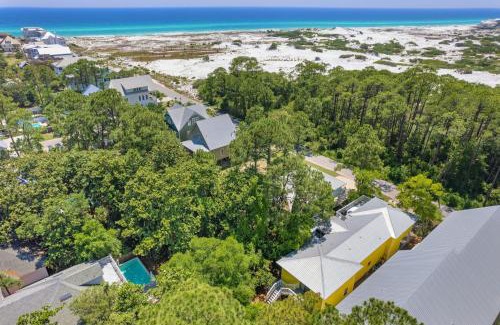 Grayton Beach House | As You Like It by AvantStay Steps to Beach Bikes Sleeps 18
