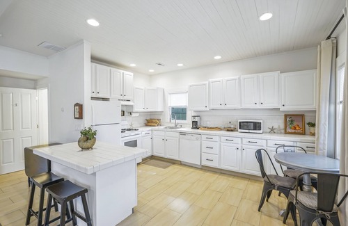 Asbury Park Cottage | Asbury Park Beach Cottage- 3 Blocks to Beach