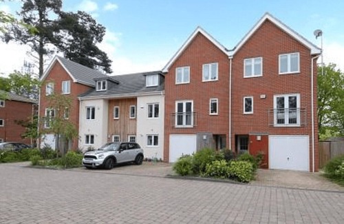 Ascot Ski Chalet | Ascot Four Bedroom House With Garden