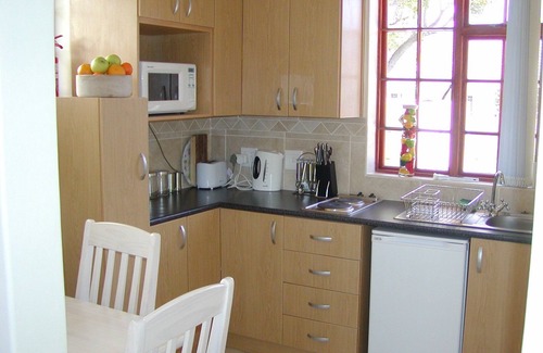 Bergvliet Hotel | Ascot Gardens Self Catering