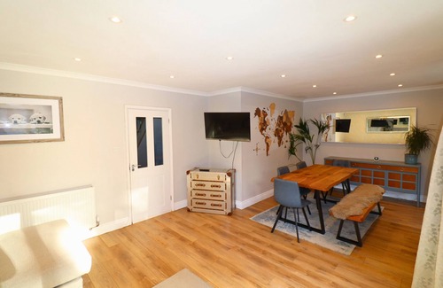 Ascot House | Ascot Spacious Four Bedroom Family Home
