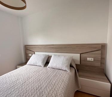 Fisterra Apartment | Aserradero - Bajo con terraza y piscina !