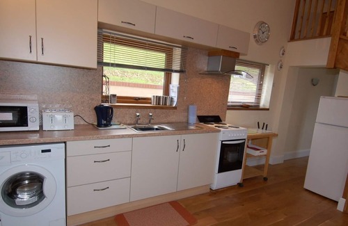 Holcombe Burnell Cottage | ASH COTTAGE, country holiday cottage, with a garden in Exeter