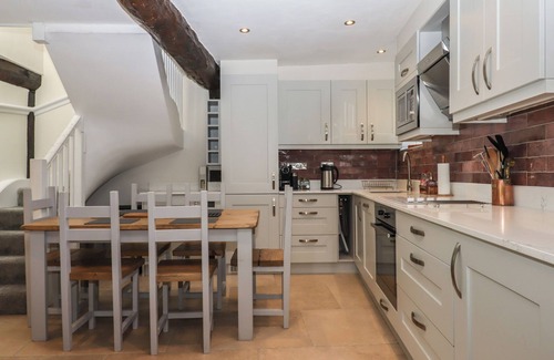 Chagford Cottage | ASH COTTAGE, family friendly, character holiday cottage in Chagford