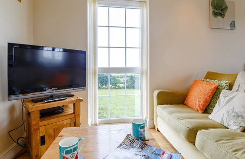Pen-y-sarn Cottage | ASH COTTAGE, family friendly, with a garden in Penysarn