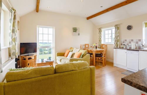 Pen-y-sarn Cottage | ASH COTTAGE, family friendly, with a garden in Penysarn