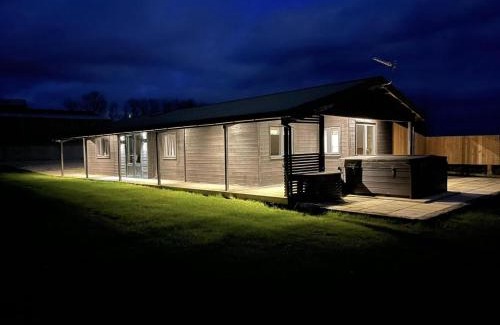 Bridport Ski Chalet | Ash Lodge - Exclusive Lodge with Hot Tub and stunning views