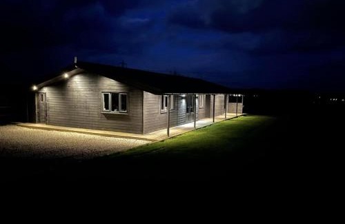 Bridport Ski Chalet | Ash Lodge - Exclusive Lodge with Hot Tub and stunning views
