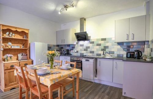Westleigh House | Ash - Uk38688