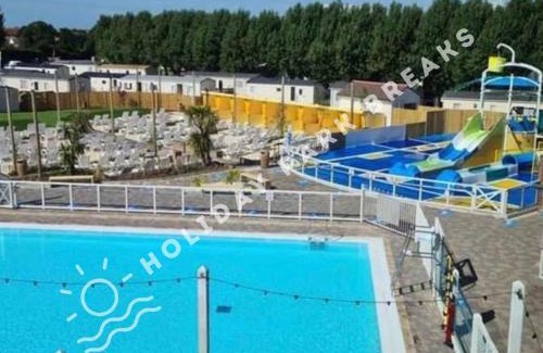 Selsey House | Ashcroft - Centrally located 2 bed with parking at Seal Bay Resort