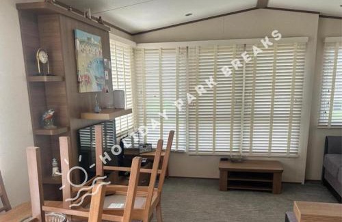 Selsey House | Ashcroft - Centrally located 2 bed with parking at Seal Bay Resort