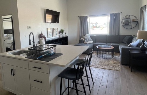 Stratford House | Ashe Westshore Bungalow #2! Centrally located by lake, golf courses & sand dunes