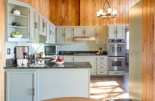 Asheville Cabin | Asher by AvantStay | Pool + Hot Tub | Stunning Views of the Blue Ridge Mountains